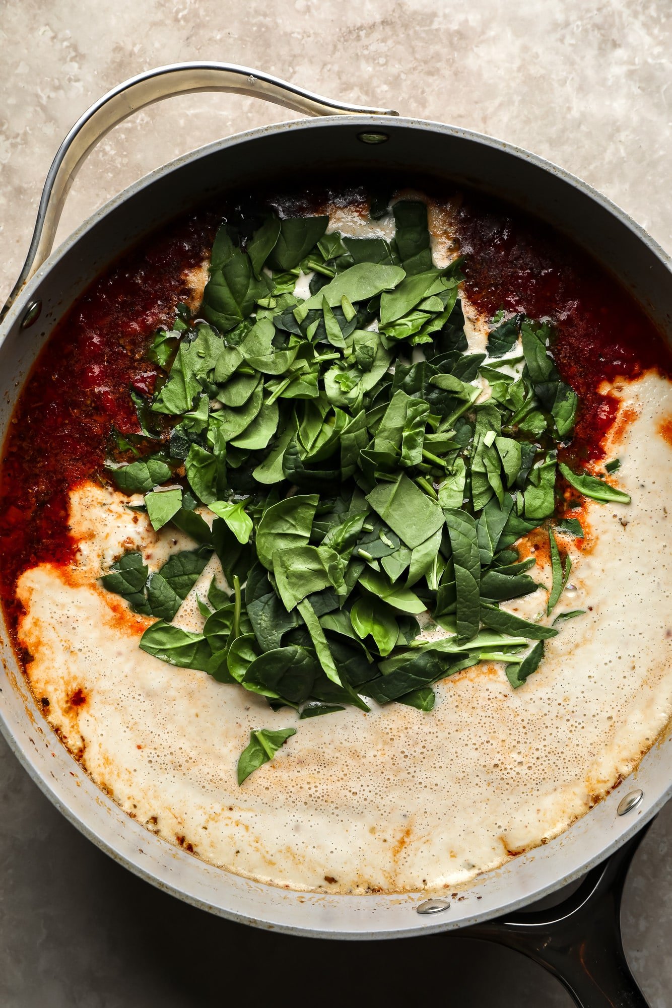 Add spinach to the sauce to marry -me with tofu in a large pan.